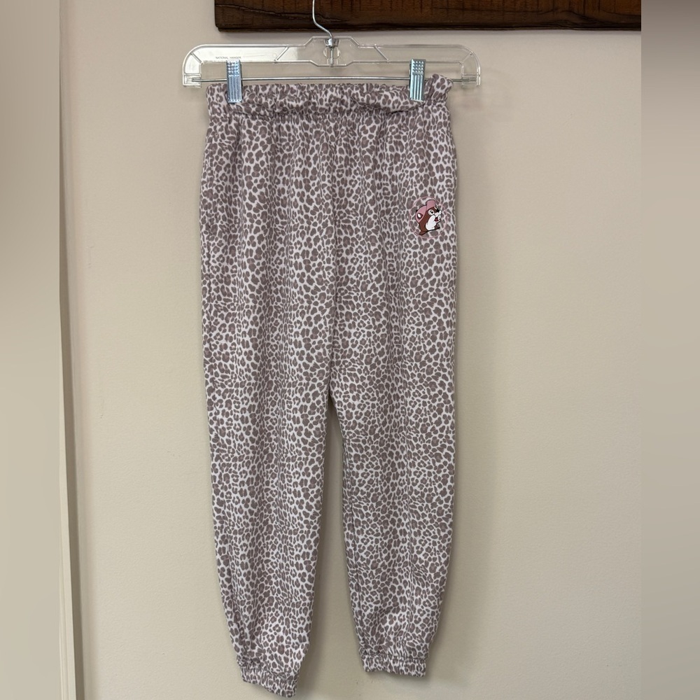 Buc-ees: Girl's Leopard Print Joggers with Pink Buc-ees Logo, Size YS